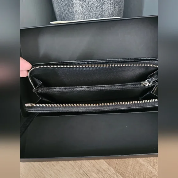 CHANEL Zip Wallet - Picture 7 of 9